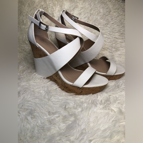 Women's White Wedge Sandals size 9 NWOT - Picture 1 of 16